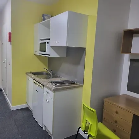 Comfort Meets Convenience Apartament